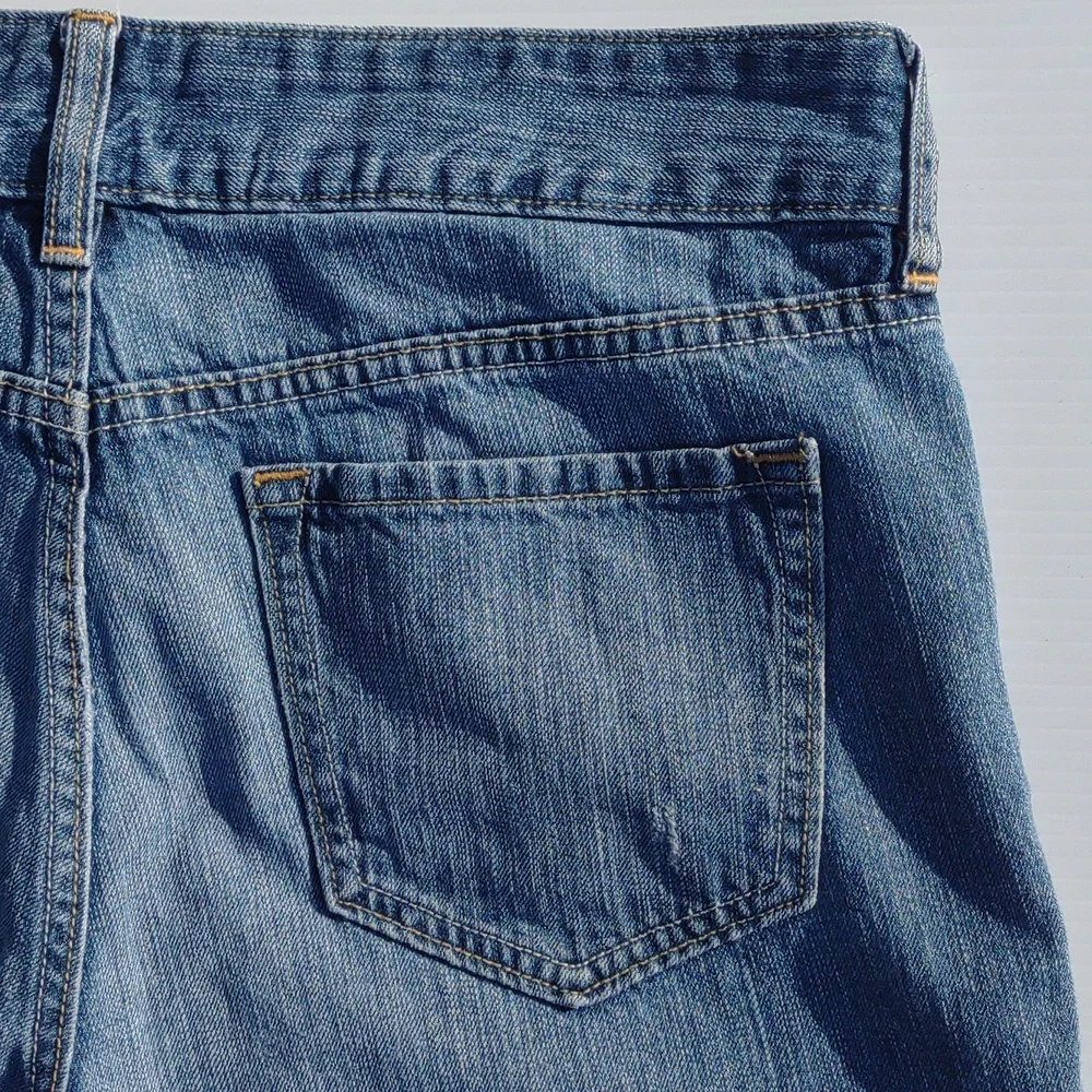 🌜OLD NAVY Mid-Rise Distressed Shorts in Medium Dark Wash - Picture 10 of 16